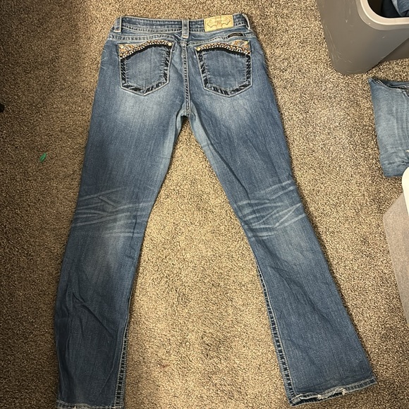 Miss me jeans a little distress on the bottom of the jeans - Picture 2 of 2